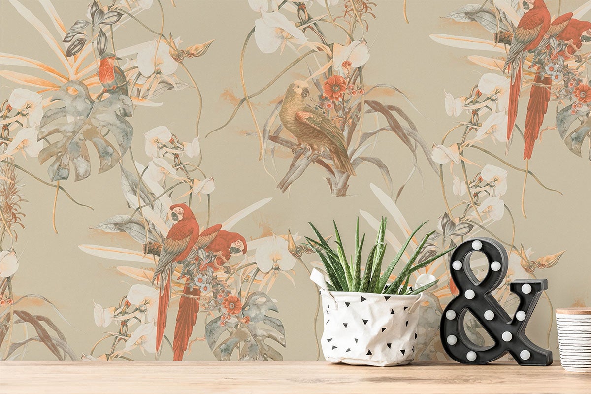 Behang met bloemmotieven en vogelmotieven in de woonkamer