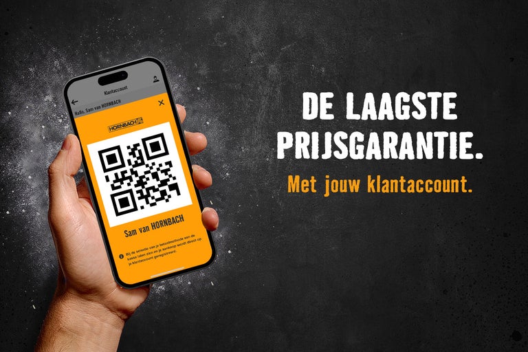 Een smartphone met een QR-code op het scherm die de Hornbach klantaccount weergeeft