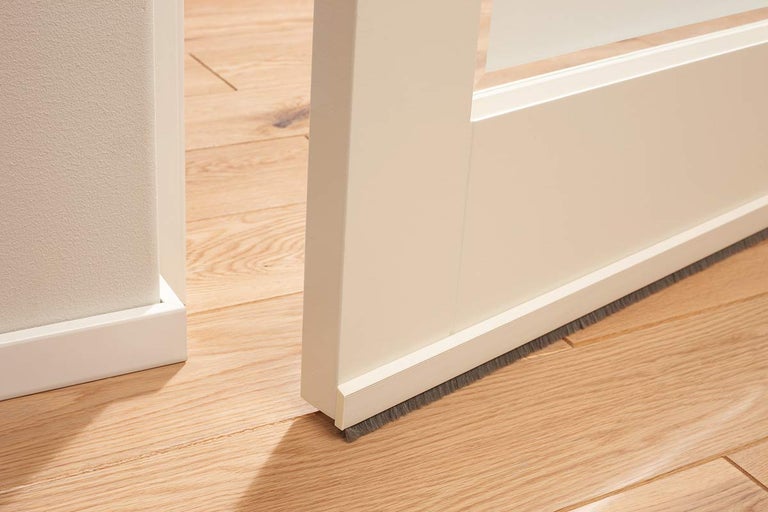 Detailweergave van een deurafdichting op een binnendeur