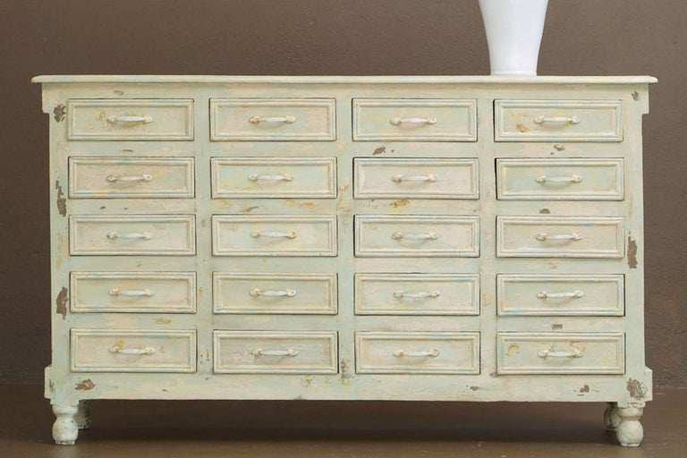 Kast met veel laden in vintage stijl