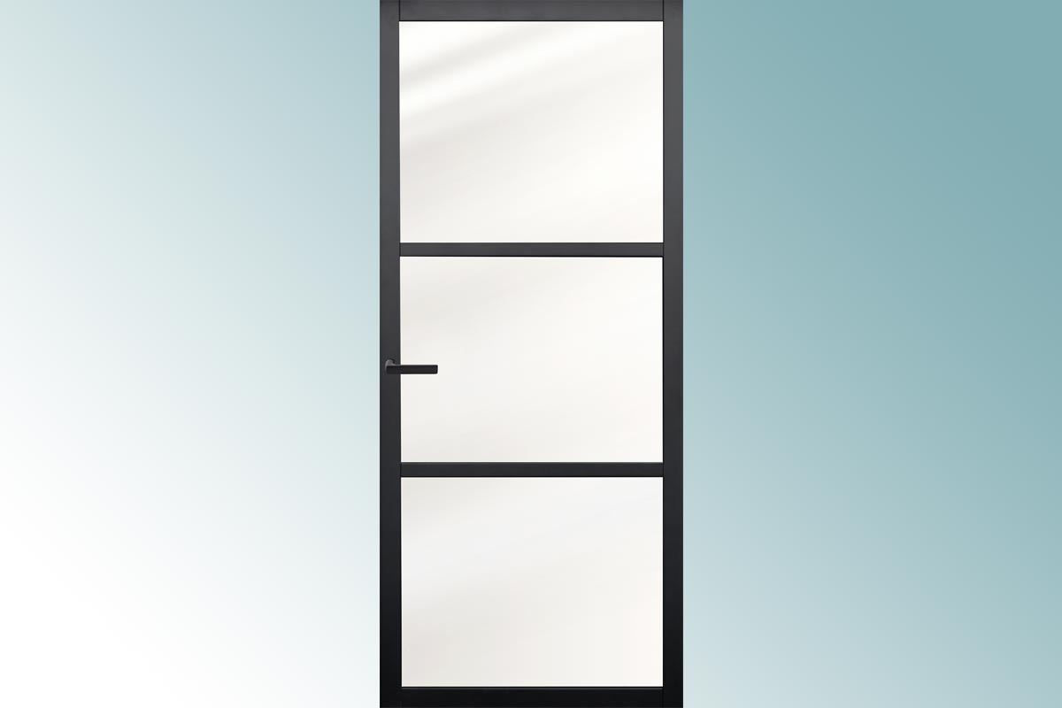 Binnendeur met drie glazen panelen en een handgreep