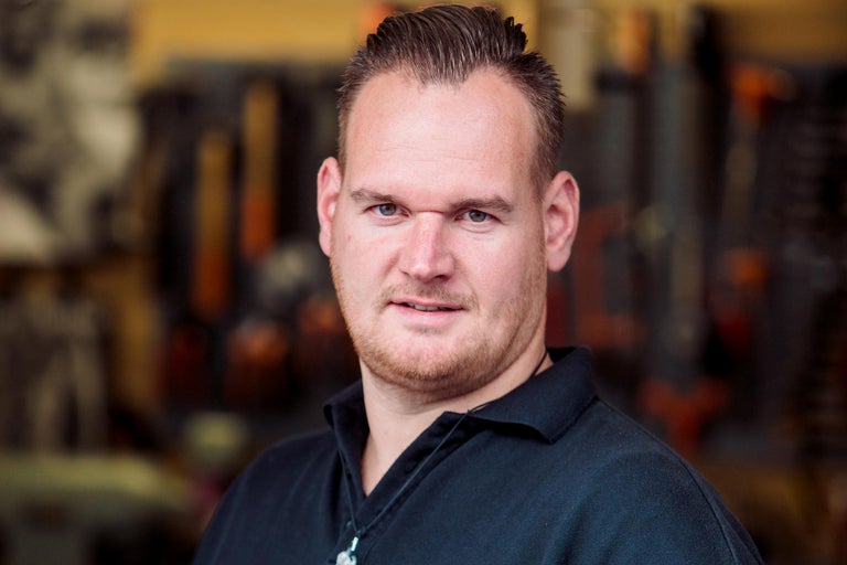 Kluscave - De opgeruimde werkplaats van Roland