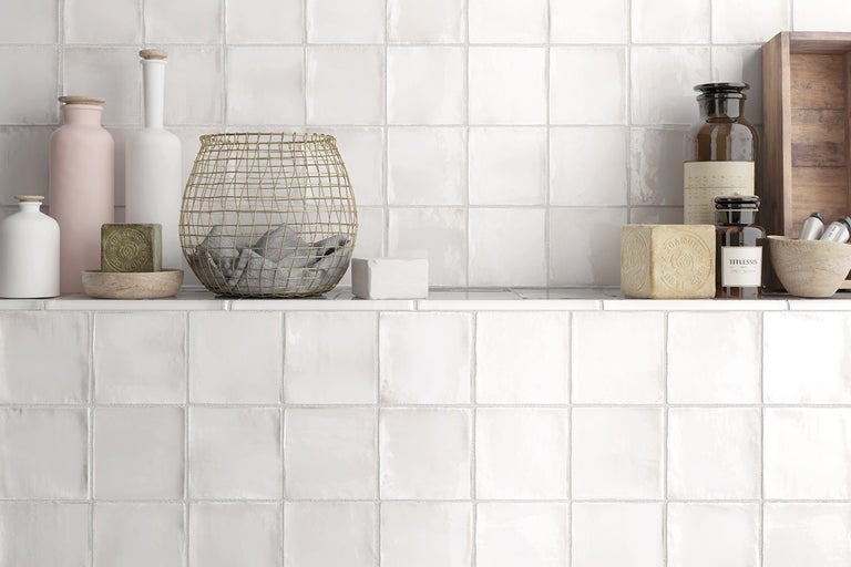 Wandtegels in badkamer met vierkant design