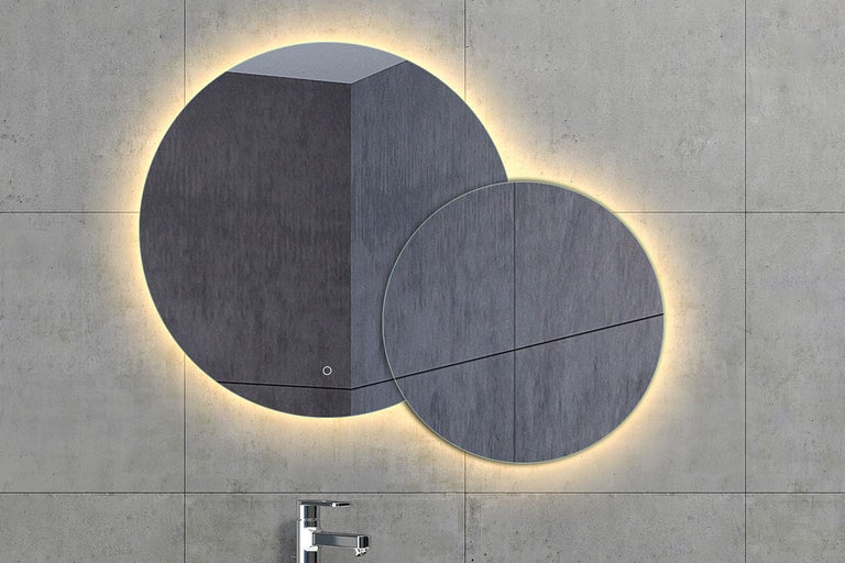 Verlichte ronde spiegelkast in de badkamer