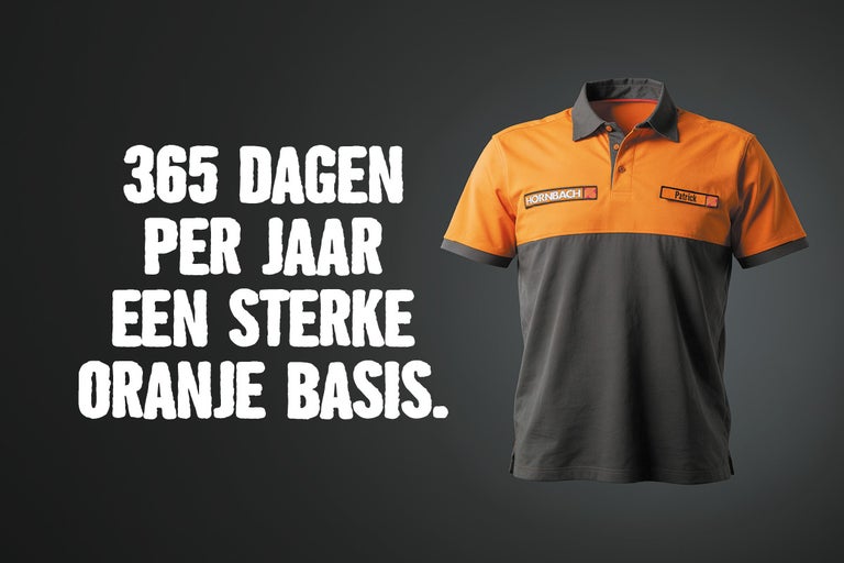 Hornbach poloshirt in oranje en donkergrijs met Hornbach Logo en tekst 365 dagen per jaar een sterke oranje basis.