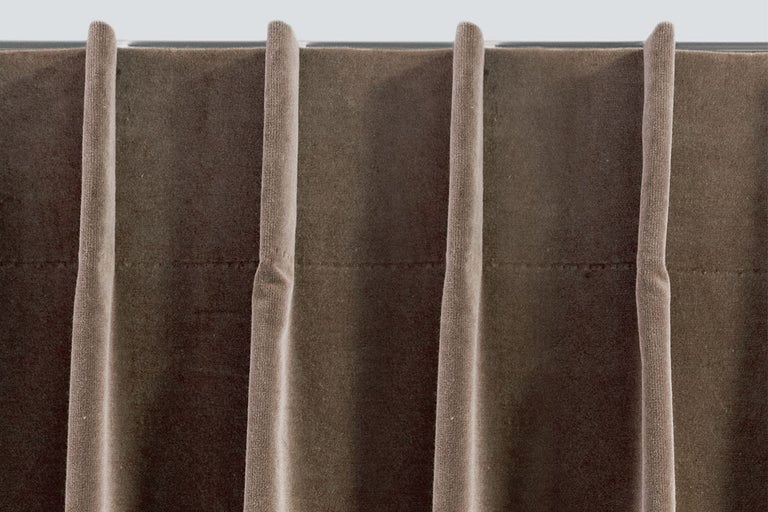 Gordijn met lusbevestiging aan een roede