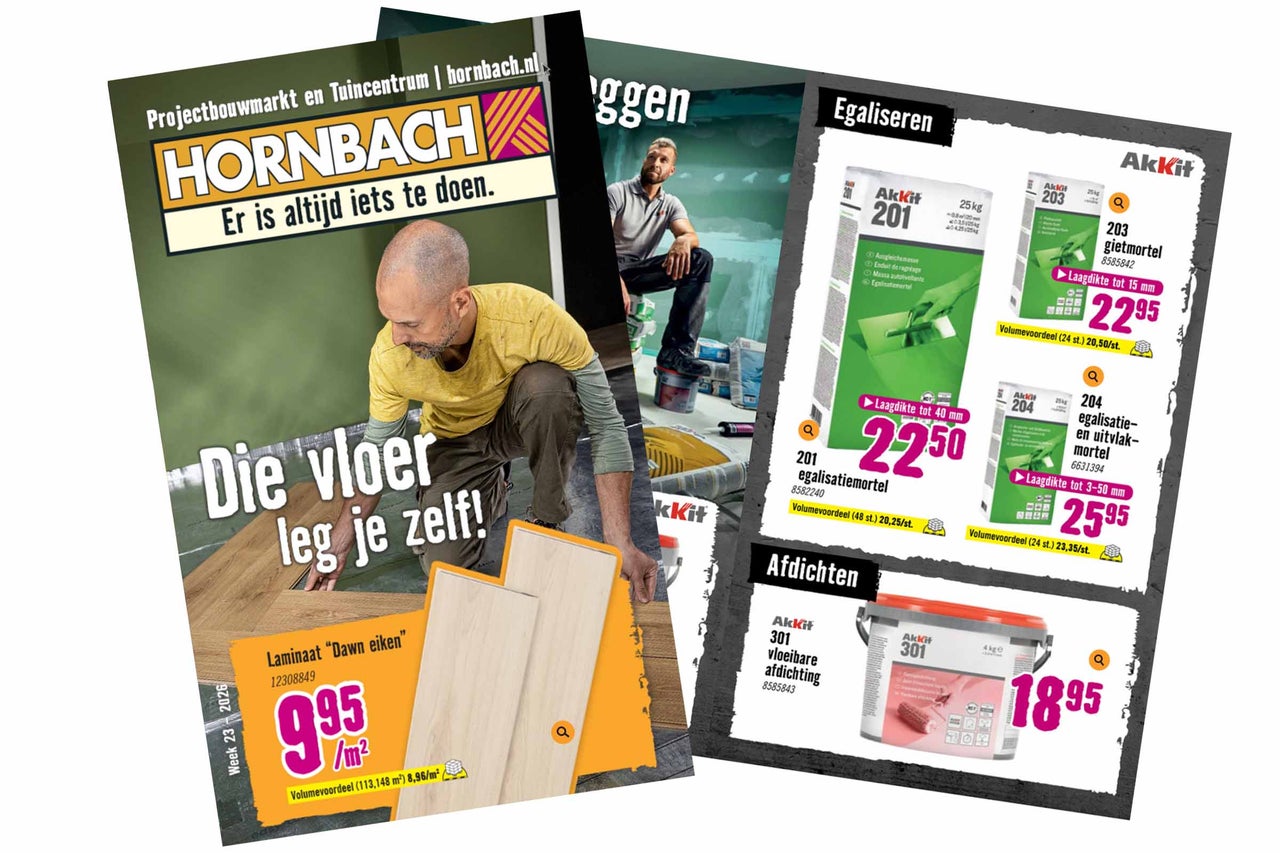 Hornbach Logo. Reclamefolder met een man die eiken laminaat legt en verschillende Akkit producten voor egaliseren en afdichten.