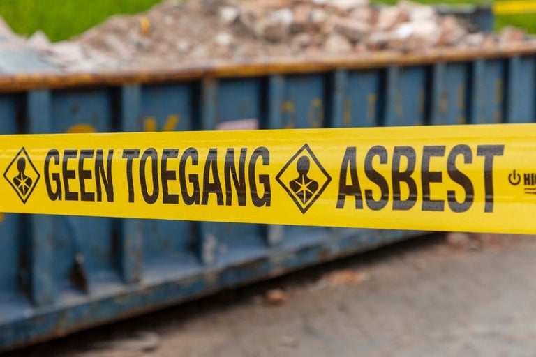 Afzetlint met de tekst Geen toegang Asbest