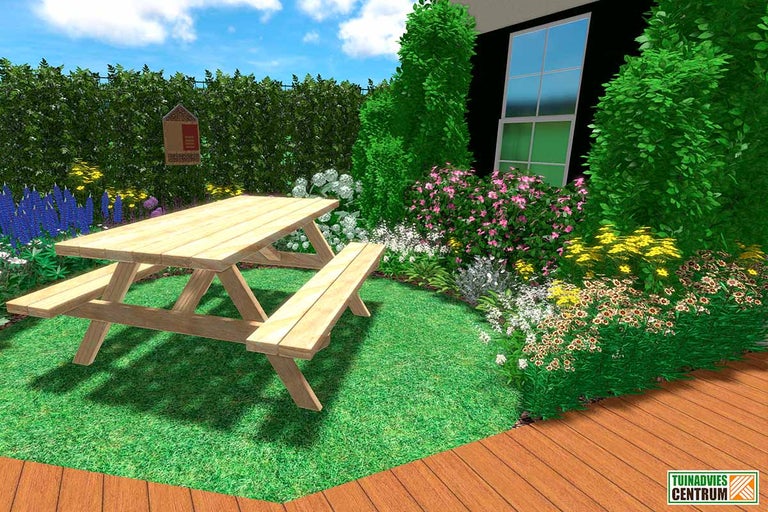 Scene met picknicktafel in tuin met gazon en bloemen
