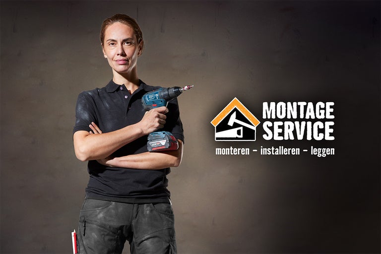 Vrouw houdt accuschroevendraaier vast naast het Hornbach montageservice logo