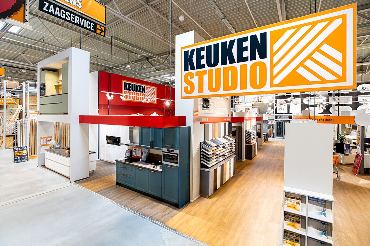 Overzicht van de keukenafdeling in de Hornbach vestiging.