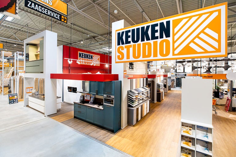 Overzicht van de keukenafdeling in de Hornbach vestiging.