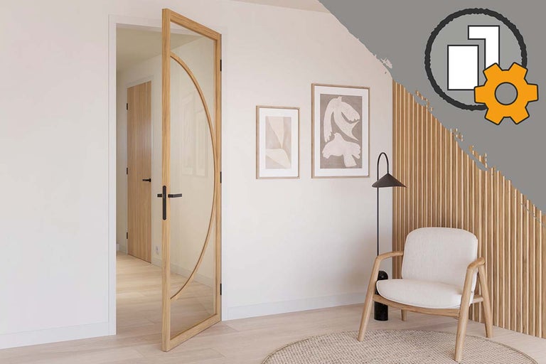Moderne binnendeur van eikenhout met een grote glasuitsnijding en een decoratieve houten boog in een licht ingerichte kamer.