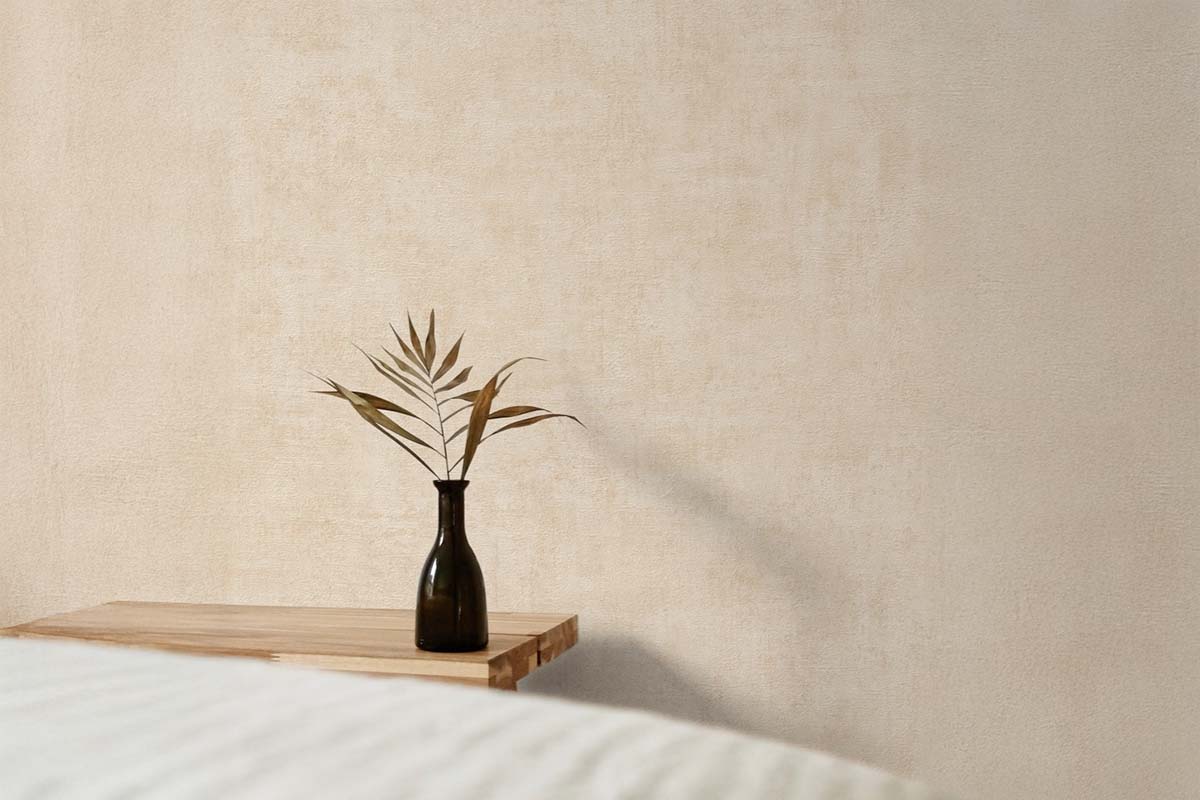 Wandontwerp met pleisterstructuur, tafel en decoratie