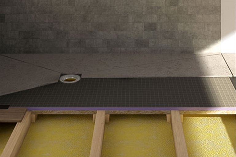 Badkamervloerconstructie met doucheafvoer, dekvloer en isolatie