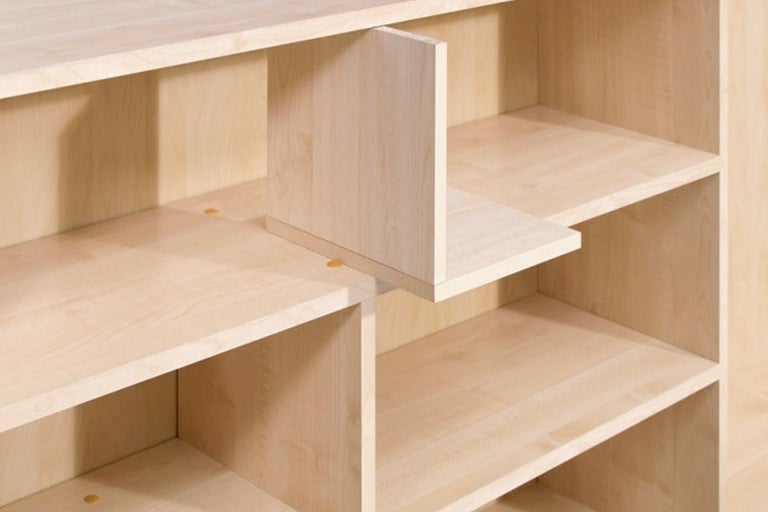 Houten rekken met legplanken