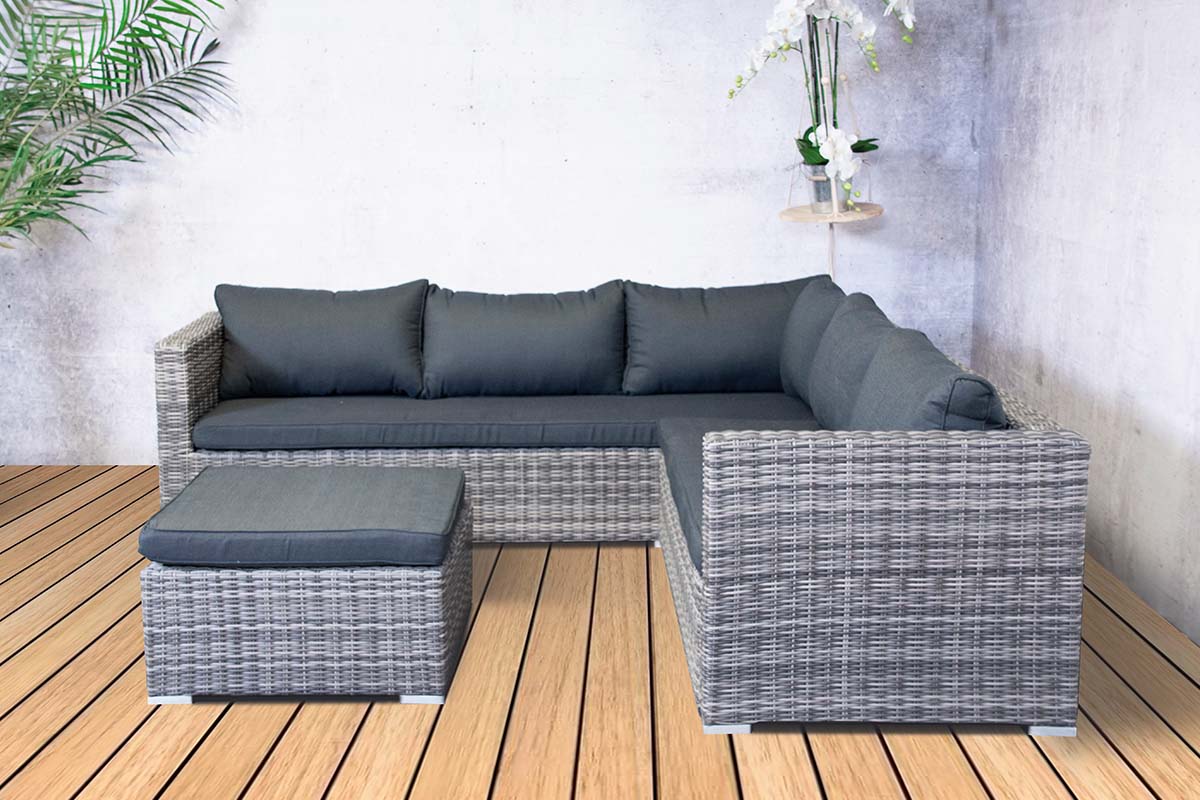 Tuin loungeset met voetenbank op houten terras