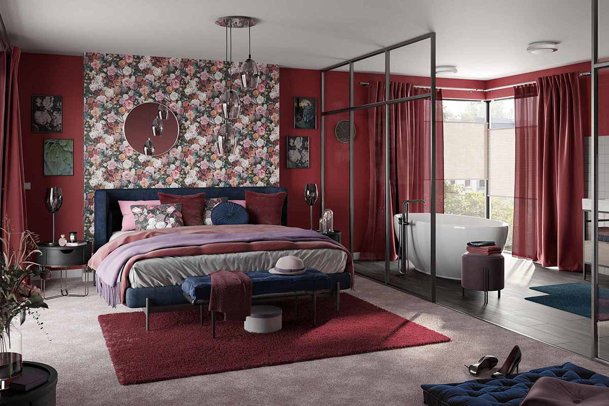 Slaapkamer met bad, bloemenbehang en rood tapijt