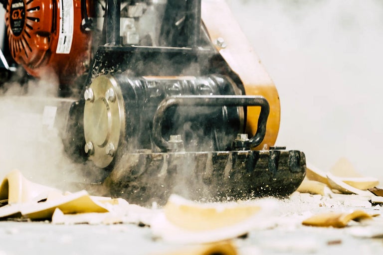 Plaatsmaker - Hoe je aardewerken potten vernietigt