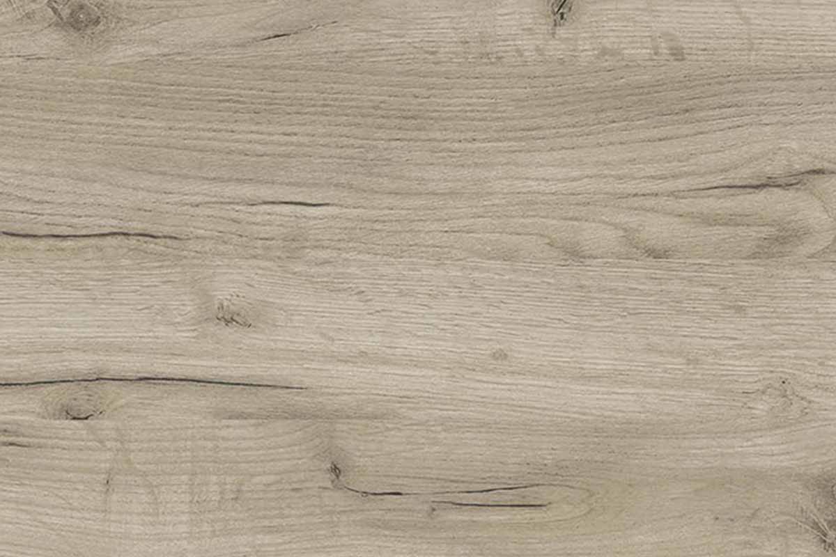 Houtdecor in eikenlook met duidelijke nerven, noesten en fijne barsten.