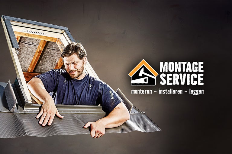 Een vakman installeert een dakraam, weergegeven met het installatieservice logo.