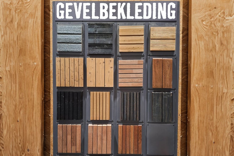 Tentoonstelling van verschillende houten gevelbekledingen