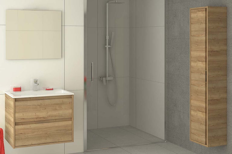 Moderne badkamer met wastafelmeubel in houtlook, witte wastafel, bijpassende kolomkast en een inloopdouche met glazen wand.