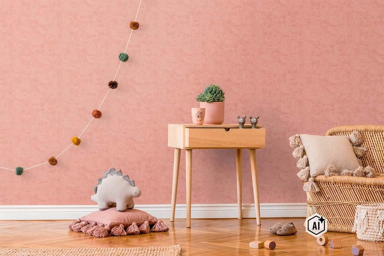 Kinderkamer met gestructureerd vliesbehang, houten nachtkastje, rotan stoel, knuffeldier en pompon slinger in een gezellig interieur.