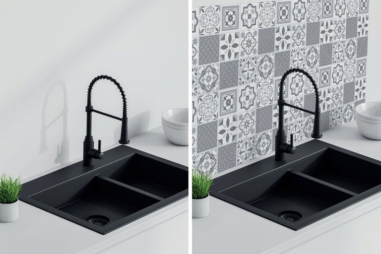 Keukenscène met zwarte dubbele spoelbak, kraan en mozaïektegels als spatwand