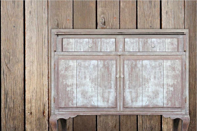 Houten commode met twee laden en twee deuren