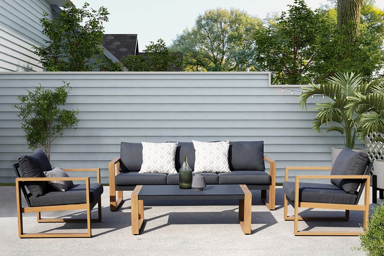 Buiten loungeset met bank, fauteuils en tafel op een terras