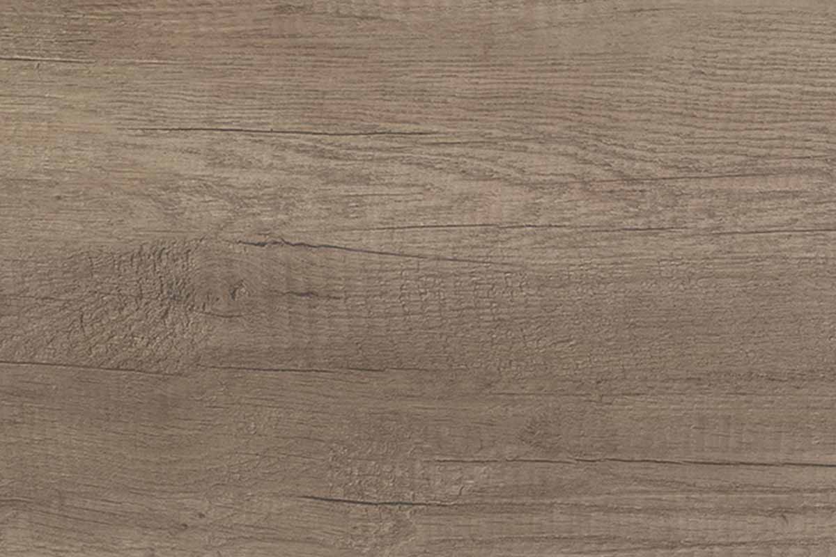 Detailopname van een houtstructuur met horizontale nerf, fijne barsten en natuurlijke noesten.