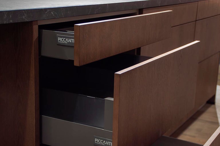 Keukenonderkast met open laden en Piccante logo