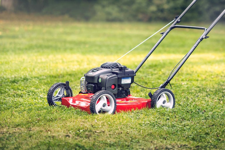 Grasmaaier op een gazon