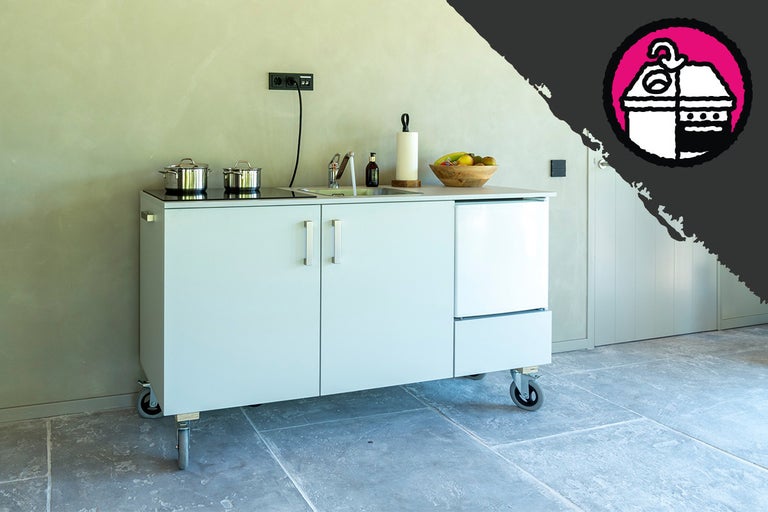 Mobiele keuken met spoelbak, kookplaat en koelkast