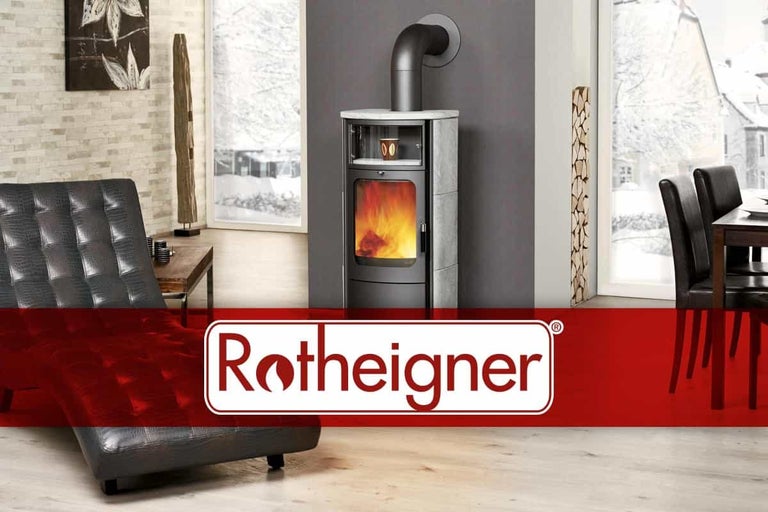 Woonkamer met kachel en zithoek van het merk Rotheigner
