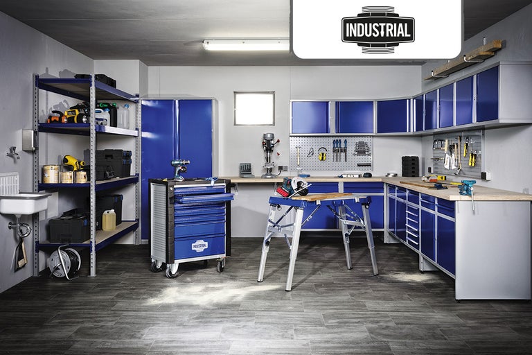 Werkplaats met werkbank, gereedschapskast, rek en gereedschapswand