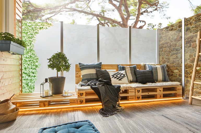 Tuinbanken en bedden maken