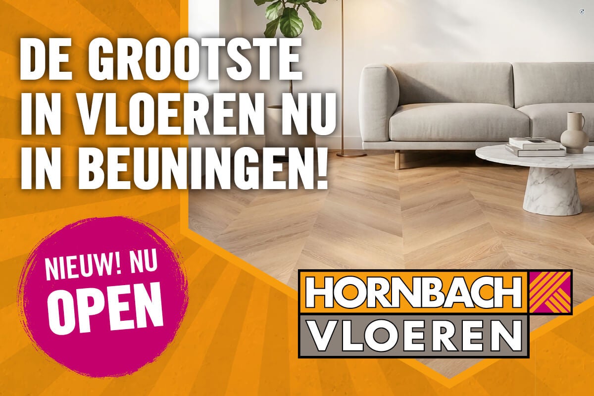 Promotieafbeelding voor de opening van een Hornbach vloerenvestiging in Beuningen met een woonkamer met visgraatvloer en het Hornbach logo