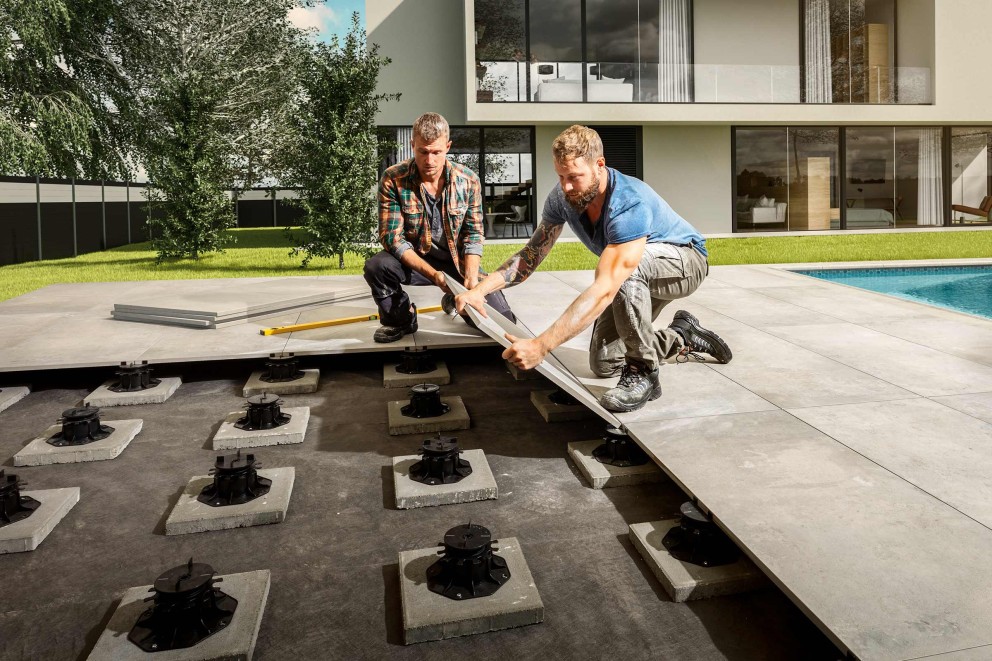 
							Terras van hout en steen aanleggen
						