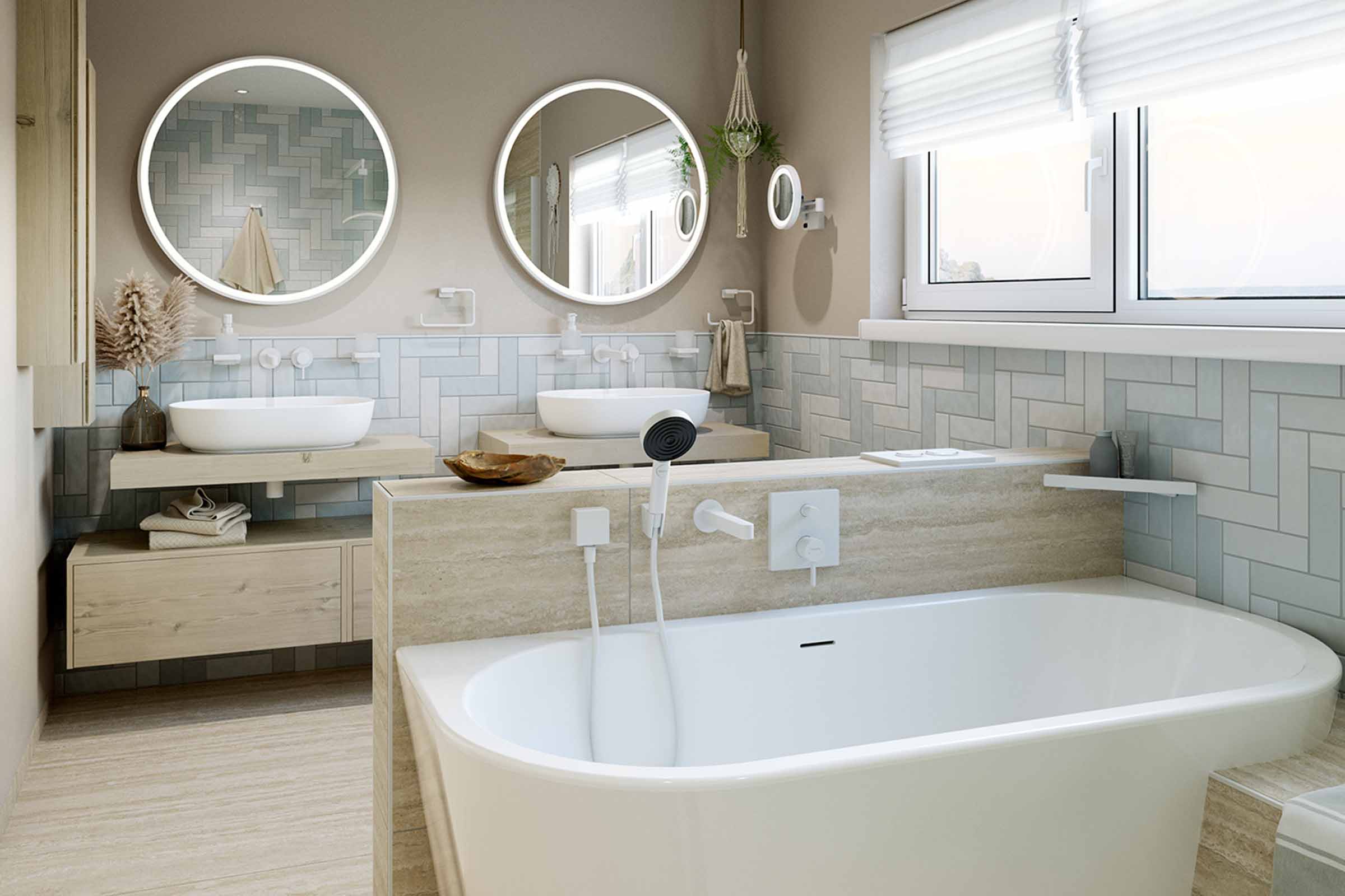 Lichte badkamer met ligbad, wastafels en ronde spiegels met verlichting