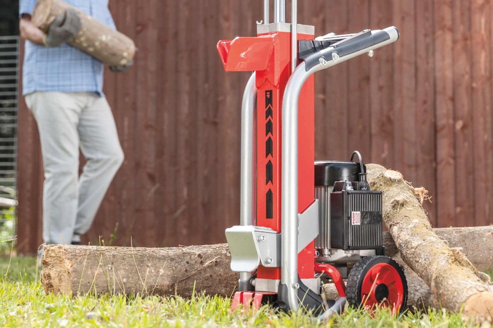 Werken met de houtklover . HORNBACH Werken met de houtklover . HORNBACH