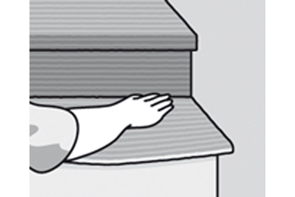  Vloerbedekking op de trap leggen | Stap 3 | HORNBACH! 