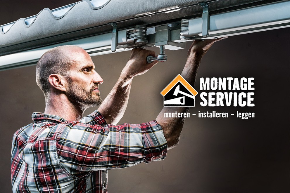 Man monteert zonnescherm met gereedschap; Montage Service Logo