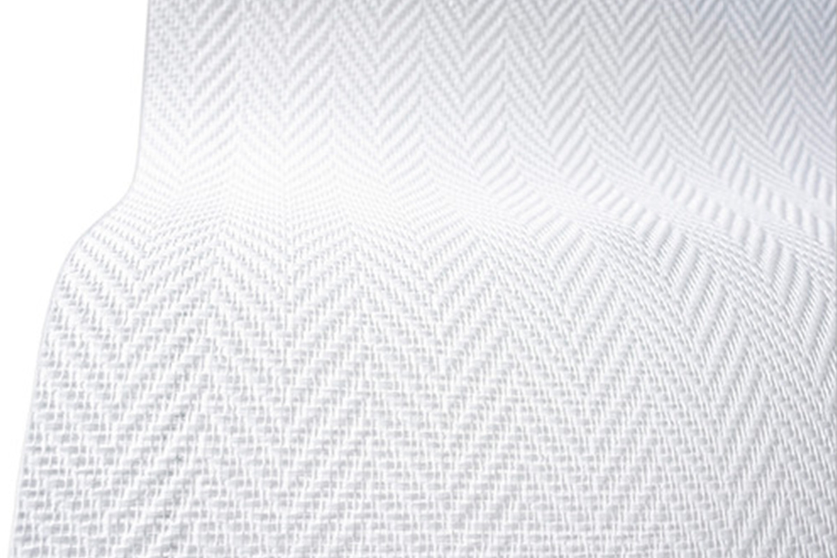 Close-up van een witte stof met visgraatmotief