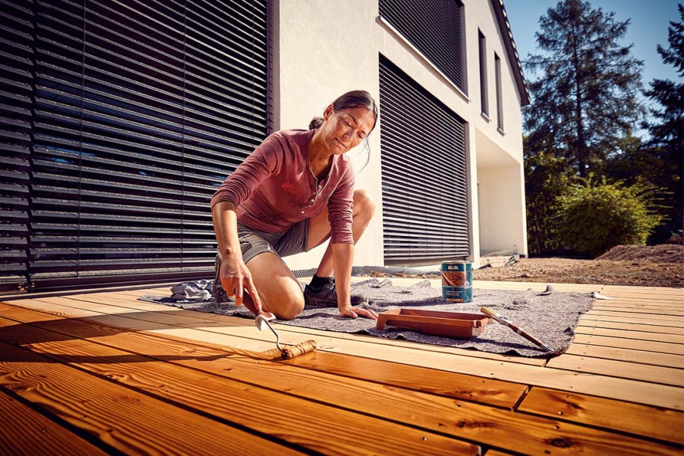 Houten vlonder oliën . HORNBACH