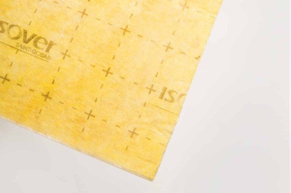 Glaswol isolatieplaat met Isover Saint-Gobain logo