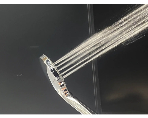 Handdouche in werking met meerdere waterstralen