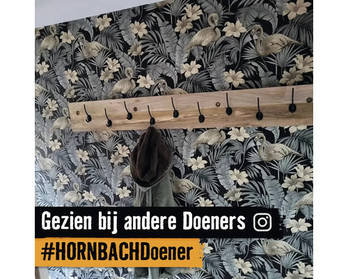 Houten kapstok met haken voor een behang met bloemen- en flamingoprint
