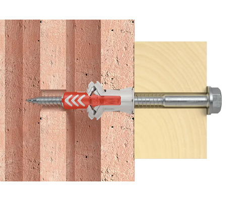 Bevestiging van een bout met plug in een bakstenen muur en een stuk hout